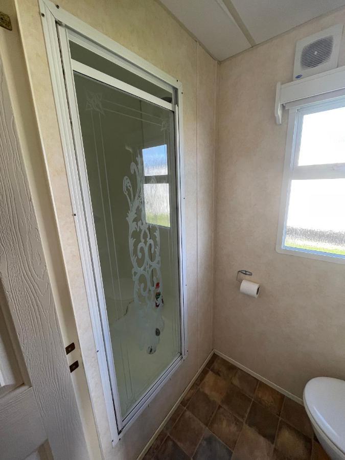 341 Family Caravan At Marine Holiday Park, Sleeps 6 Hotel Rhyl Bagian luar foto