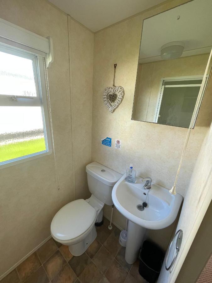 341 Family Caravan At Marine Holiday Park, Sleeps 6 Hotel Rhyl Bagian luar foto