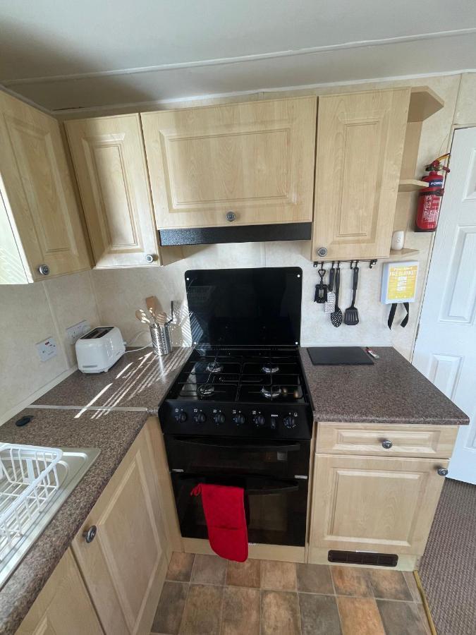341 Family Caravan At Marine Holiday Park, Sleeps 6 Hotel Rhyl Bagian luar foto