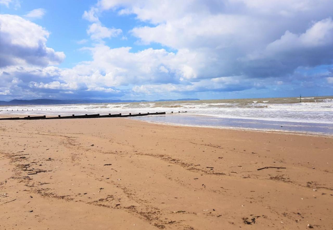 341 Family Caravan At Marine Holiday Park, Sleeps 6 Hotel Rhyl Bagian luar foto