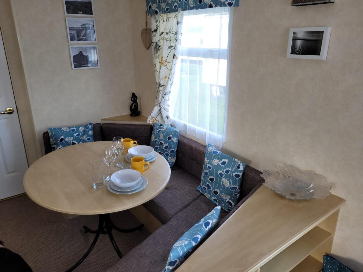 341 Family Caravan At Marine Holiday Park, Sleeps 6 Hotel Rhyl Bagian luar foto