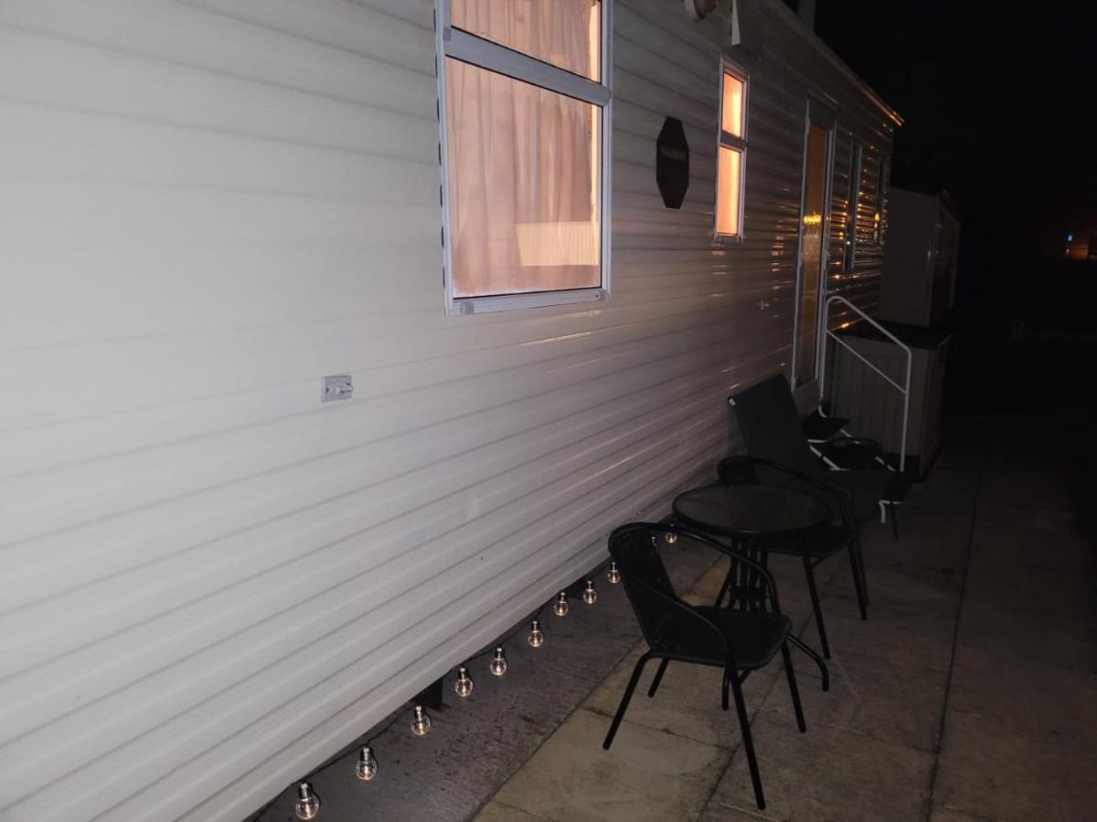 341 Family Caravan At Marine Holiday Park, Sleeps 6 Hotel Rhyl Bagian luar foto