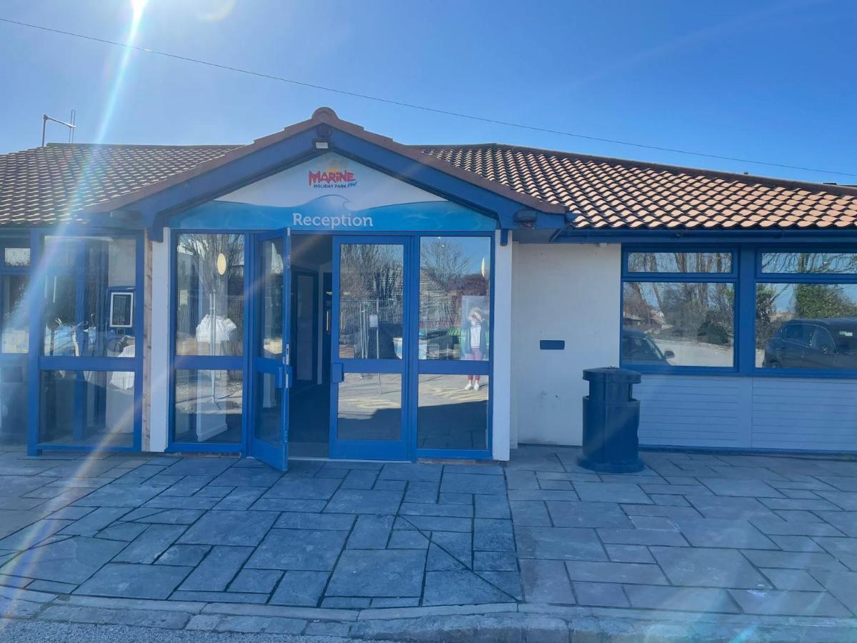 341 Family Caravan At Marine Holiday Park, Sleeps 6 Hotel Rhyl Bagian luar foto