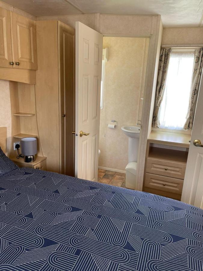 341 Family Caravan At Marine Holiday Park, Sleeps 6 Hotel Rhyl Bagian luar foto